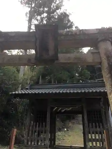 上一宮大粟神社の山門・神門