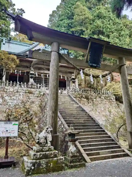 玉置神社の{uncategorized: "未分類", other: "その他", undefined: "問題あり", building: "その他建物", grave: "お墓", sacred_gate: "鳥居", guardian: "狛犬", statue: "像", buddha: "仏像", history: "歴史", nature: "自然", garden: "庭園", animal: "動物", pagoda: "塔", temizu: "手水舎", mountain_gate: "山門・神門", sanctuary: "本殿・本堂", subordinate: "末社・摂社", art: "芸術", scenery: "景色", jizo: "地蔵", ema: "絵馬", goshuin: "御朱印", omikuji: "おみくじ", items: "授与品その他", amulet: "お守り", goshuincho: "御朱印帳", eats: "食事", festival: "お祭り", votive_dance: "神楽", shichigosan: "七五三参", wedding: "結婚式", experience: "体験その他", initially: "初詣", around: "周辺", anti_infection: "感染症対策"}