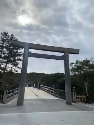 伊勢神宮内宮（皇大神宮）の{uncategorized: "未分類", other: "その他", undefined: "問題あり", building: "その他建物", grave: "お墓", sacred_gate: "鳥居", guardian: "狛犬", statue: "像", buddha: "仏像", history: "歴史", nature: "自然", garden: "庭園", animal: "動物", pagoda: "塔", temizu: "手水舎", mountain_gate: "山門・神門", sanctuary: "本殿・本堂", subordinate: "末社・摂社", art: "芸術", scenery: "景色", jizo: "地蔵", ema: "絵馬", goshuin: "御朱印", omikuji: "おみくじ", items: "授与品その他", amulet: "お守り", goshuincho: "御朱印帳", eats: "食事", festival: "お祭り", votive_dance: "神楽", shichigosan: "七五三参", wedding: "結婚式", experience: "体験その他", initially: "初詣", around: "周辺", anti_infection: "感染症対策"}
