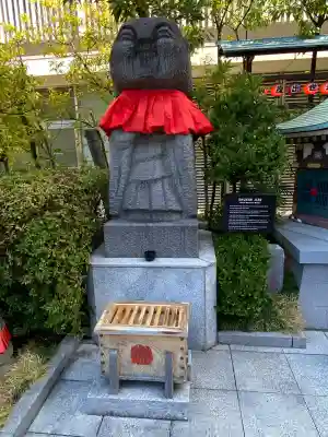 三囲神社銀座摂社の{uncategorized: "未分類", other: "その他", undefined: "問題あり", building: "その他建物", grave: "お墓", sacred_gate: "鳥居", guardian: "狛犬", statue: "像", buddha: "仏像", history: "歴史", nature: "自然", garden: "庭園", animal: "動物", pagoda: "塔", temizu: "手水舎", mountain_gate: "山門・神門", sanctuary: "本殿・本堂", subordinate: "末社・摂社", art: "芸術", scenery: "景色", jizo: "地蔵", ema: "絵馬", goshuin: "御朱印", omikuji: "おみくじ", items: "授与品その他", amulet: "お守り", goshuincho: "御朱印帳", eats: "食事", festival: "お祭り", votive_dance: "神楽", shichigosan: "七五三参", wedding: "結婚式", experience: "体験その他", initially: "初詣", around: "周辺", anti_infection: "感染症対策"}