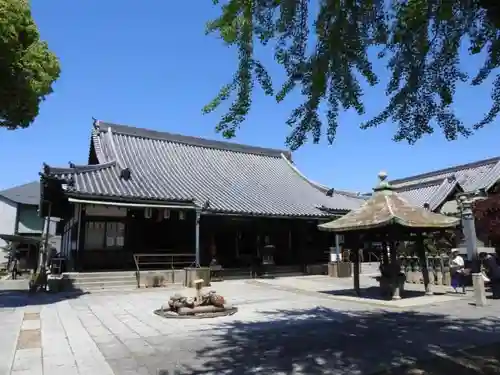 法楽寺の本殿・本堂