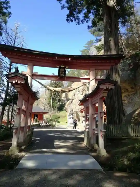達谷西光寺の鳥居