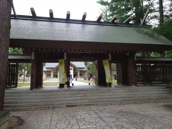 帯廣神社の山門・神門