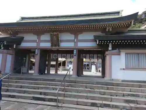 照國神社の山門