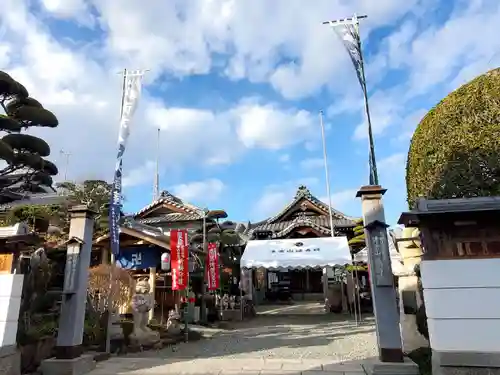 徳寿院の山門