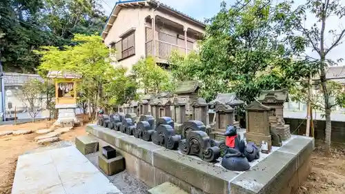 検見川神社の末社