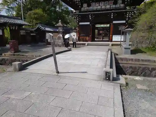 梅宮大社の山門・神門