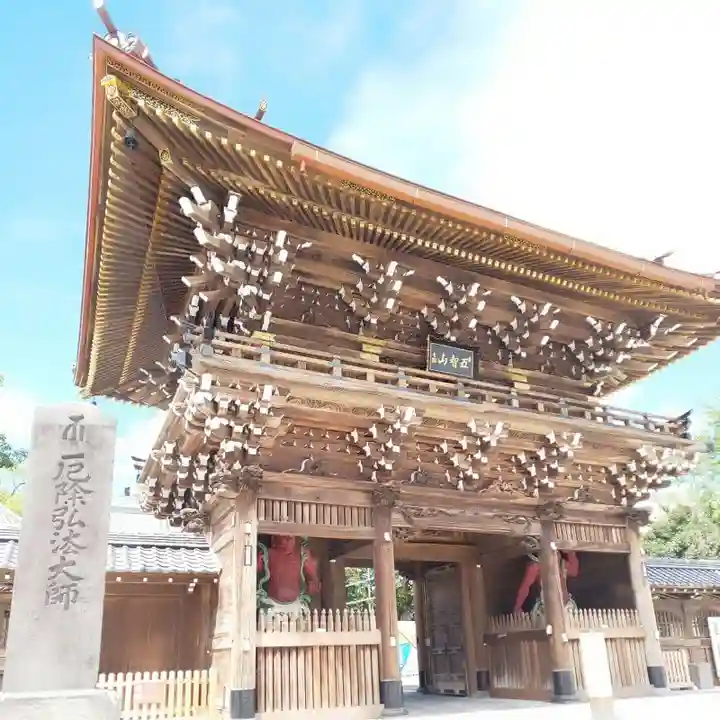 西新井大師総持寺の山門・神門