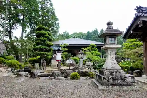 苗村神社の庭園