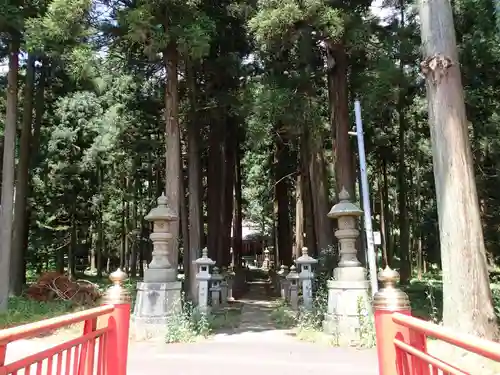 雷神社の建物その他