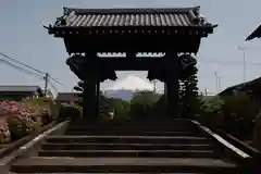 富士山久遠寺の山門