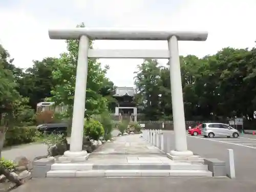 布施弁天 東海寺の鳥居