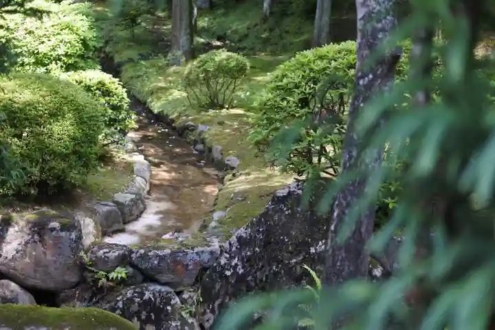 霊山寺の庭園