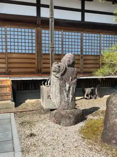 竜昌寺の{uncategorized: "未分類", other: "その他", undefined: "問題あり", building: "その他建物", grave: "お墓", sacred_gate: "鳥居", guardian: "狛犬", statue: "像", buddha: "仏像", history: "歴史", nature: "自然", garden: "庭園", animal: "動物", pagoda: "塔", temizu: "手水舎", mountain_gate: "山門・神門", sanctuary: "本殿・本堂", subordinate: "末社・摂社", art: "芸術", scenery: "景色", jizo: "地蔵", ema: "絵馬", goshuin: "御朱印", omikuji: "おみくじ", items: "授与品その他", amulet: "お守り", goshuincho: "御朱印帳", eats: "食事", festival: "お祭り", votive_dance: "神楽", shichigosan: "七五三参", wedding: "結婚式", experience: "体験その他", initially: "初詣", around: "周辺", anti_infection: "感染症対策"}