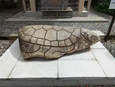 源太夫神社(八剱神社境内社)の像