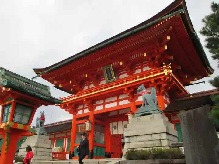 伏見稲荷大社の山門・神門
