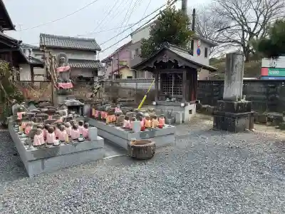 地蔵院の{uncategorized: "未分類", other: "その他", undefined: "問題あり", building: "その他建物", grave: "お墓", sacred_gate: "鳥居", guardian: "狛犬", statue: "像", buddha: "仏像", history: "歴史", nature: "自然", garden: "庭園", animal: "動物", pagoda: "塔", temizu: "手水舎", mountain_gate: "山門・神門", sanctuary: "本殿・本堂", subordinate: "末社・摂社", art: "芸術", scenery: "景色", jizo: "地蔵", ema: "絵馬", goshuin: "御朱印", omikuji: "おみくじ", items: "授与品その他", amulet: "お守り", goshuincho: "御朱印帳", eats: "食事", festival: "お祭り", votive_dance: "神楽", shichigosan: "七五三参", wedding: "結婚式", experience: "体験その他", initially: "初詣", around: "周辺", anti_infection: "感染症対策"}