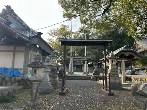 猪名部神社の{uncategorized: "未分類", other: "その他", undefined: "問題あり", building: "その他建物", grave: "お墓", sacred_gate: "鳥居", guardian: "狛犬", statue: "像", buddha: "仏像", history: "歴史", nature: "自然", garden: "庭園", animal: "動物", pagoda: "塔", temizu: "手水舎", mountain_gate: "山門・神門", sanctuary: "本殿・本堂", subordinate: "末社・摂社", art: "芸術", scenery: "景色", jizo: "地蔵", ema: "絵馬", goshuin: "御朱印", omikuji: "おみくじ", items: "授与品その他", amulet: "お守り", goshuincho: "御朱印帳", eats: "食事", festival: "お祭り", votive_dance: "神楽", shichigosan: "七五三参", wedding: "結婚式", experience: "体験その他", initially: "初詣", around: "周辺", anti_infection: "感染症対策"}