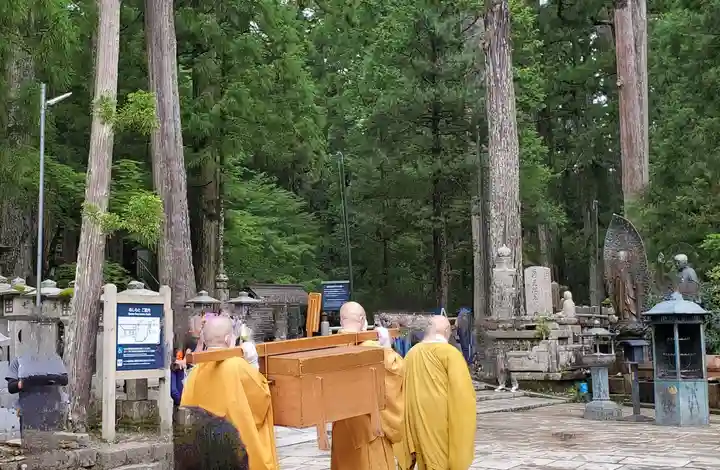 高野山金剛峯寺奥の院(和歌山県)