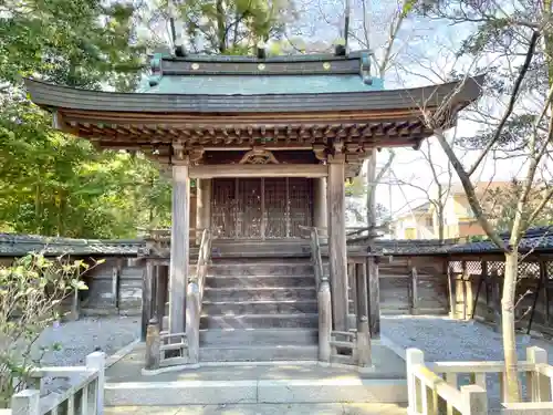 鈴休神社の本殿