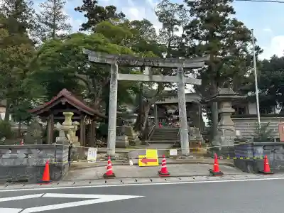揖夜神社の{uncategorized: "未分類", other: "その他", undefined: "問題あり", building: "その他建物", grave: "お墓", sacred_gate: "鳥居", guardian: "狛犬", statue: "像", buddha: "仏像", history: "歴史", nature: "自然", garden: "庭園", animal: "動物", pagoda: "塔", temizu: "手水舎", mountain_gate: "山門・神門", sanctuary: "本殿・本堂", subordinate: "末社・摂社", art: "芸術", scenery: "景色", jizo: "地蔵", ema: "絵馬", goshuin: "御朱印", omikuji: "おみくじ", items: "授与品その他", amulet: "お守り", goshuincho: "御朱印帳", eats: "食事", festival: "お祭り", votive_dance: "神楽", shichigosan: "七五三参", wedding: "結婚式", experience: "体験その他", initially: "初詣", around: "周辺", anti_infection: "感染症対策"}