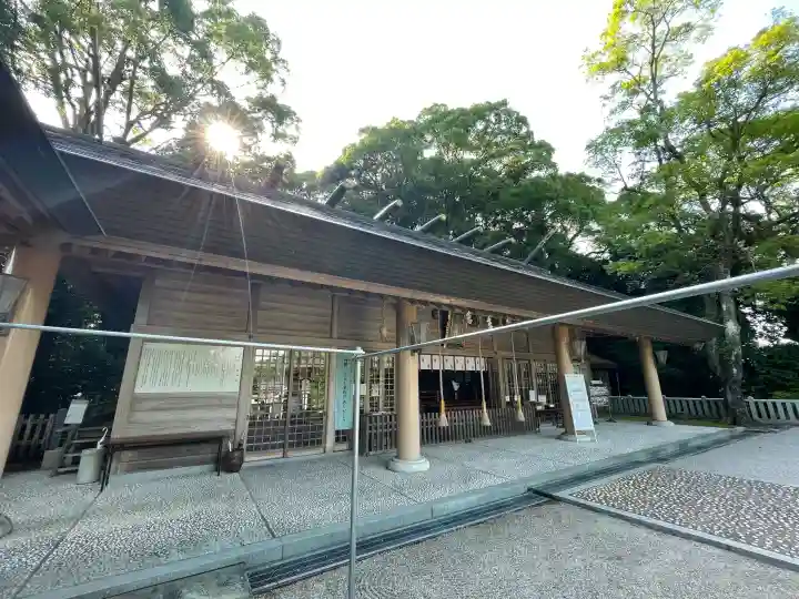 黒髪神社の{uncategorized: "未分類", other: "その他", undefined: "問題あり", building: "その他建物", grave: "お墓", sacred_gate: "鳥居", guardian: "狛犬", statue: "像", buddha: "仏像", history: "歴史", nature: "自然", garden: "庭園", animal: "動物", pagoda: "塔", temizu: "手水舎", mountain_gate: "山門・神門", sanctuary: "本殿・本堂", subordinate: "末社・摂社", art: "芸術", scenery: "景色", jizo: "地蔵", ema: "絵馬", goshuin: "御朱印", omikuji: "おみくじ", items: "授与品その他", amulet: "お守り", goshuincho: "御朱印帳", eats: "食事", festival: "お祭り", votive_dance: "神楽", shichigosan: "七五三参", wedding: "結婚式", experience: "体験その他", initially: "初詣", around: "周辺", anti_infection: "感染症対策"}