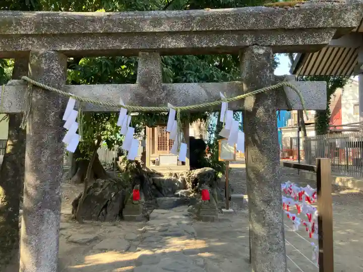 稲荷神社の{uncategorized: "未分類", other: "その他", undefined: "問題あり", building: "その他建物", grave: "お墓", sacred_gate: "鳥居", guardian: "狛犬", statue: "像", buddha: "仏像", history: "歴史", nature: "自然", garden: "庭園", animal: "動物", pagoda: "塔", temizu: "手水舎", mountain_gate: "山門・神門", sanctuary: "本殿・本堂", subordinate: "末社・摂社", art: "芸術", scenery: "景色", jizo: "地蔵", ema: "絵馬", goshuin: "御朱印", omikuji: "おみくじ", items: "授与品その他", amulet: "お守り", goshuincho: "御朱印帳", eats: "食事", festival: "お祭り", votive_dance: "神楽", shichigosan: "七五三参", wedding: "結婚式", experience: "体験その他", initially: "初詣", around: "周辺", anti_infection: "感染症対策"}