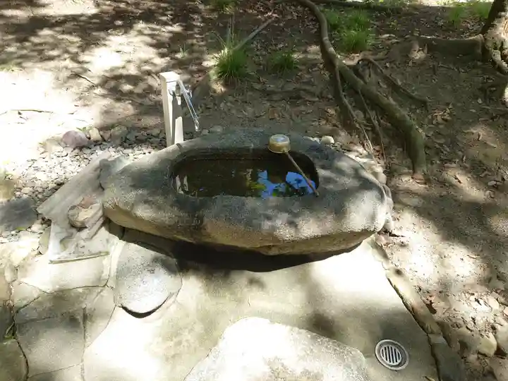 新屋坐天照御魂神社(西河原鎮座)の手水舎