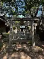 御鍬神社の{uncategorized: "未分類", other: "その他", undefined: "問題あり", building: "その他建物", grave: "お墓", sacred_gate: "鳥居", guardian: "狛犬", statue: "像", buddha: "仏像", history: "歴史", nature: "自然", garden: "庭園", animal: "動物", pagoda: "塔", temizu: "手水舎", mountain_gate: "山門・神門", sanctuary: "本殿・本堂", subordinate: "末社・摂社", art: "芸術", scenery: "景色", jizo: "地蔵", ema: "絵馬", goshuin: "御朱印", omikuji: "おみくじ", items: "授与品その他", amulet: "お守り", goshuincho: "御朱印帳", eats: "食事", festival: "お祭り", votive_dance: "神楽", shichigosan: "七五三参", wedding: "結婚式", experience: "体験その他", initially: "初詣", around: "周辺", anti_infection: "感染症対策"}