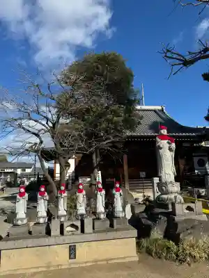 徳蔵寺の{uncategorized: "未分類", other: "その他", undefined: "問題あり", building: "その他建物", grave: "お墓", sacred_gate: "鳥居", guardian: "狛犬", statue: "像", buddha: "仏像", history: "歴史", nature: "自然", garden: "庭園", animal: "動物", pagoda: "塔", temizu: "手水舎", mountain_gate: "山門・神門", sanctuary: "本殿・本堂", subordinate: "末社・摂社", art: "芸術", scenery: "景色", jizo: "地蔵", ema: "絵馬", goshuin: "御朱印", omikuji: "おみくじ", items: "授与品その他", amulet: "お守り", goshuincho: "御朱印帳", eats: "食事", festival: "お祭り", votive_dance: "神楽", shichigosan: "七五三参", wedding: "結婚式", experience: "体験その他", initially: "初詣", around: "周辺", anti_infection: "感染症対策"}