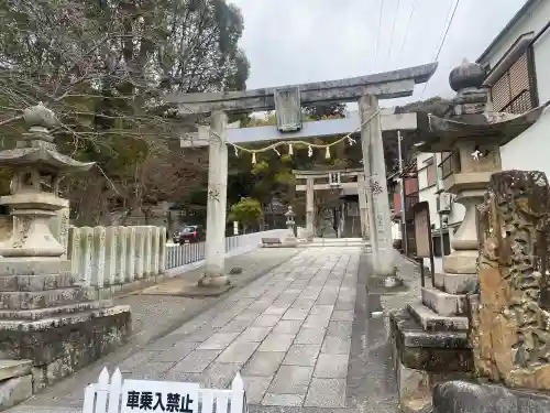 粒坐天照神社の{uncategorized: "未分類", other: "その他", undefined: "問題あり", building: "その他建物", grave: "お墓", sacred_gate: "鳥居", guardian: "狛犬", statue: "像", buddha: "仏像", history: "歴史", nature: "自然", garden: "庭園", animal: "動物", pagoda: "塔", temizu: "手水舎", mountain_gate: "山門・神門", sanctuary: "本殿・本堂", subordinate: "末社・摂社", art: "芸術", scenery: "景色", jizo: "地蔵", ema: "絵馬", goshuin: "御朱印", omikuji: "おみくじ", items: "授与品その他", amulet: "お守り", goshuincho: "御朱印帳", eats: "食事", festival: "お祭り", votive_dance: "神楽", shichigosan: "七五三参", wedding: "結婚式", experience: "体験その他", initially: "初詣", around: "周辺", anti_infection: "感染症対策"}
