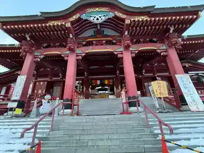 成田山札幌別院新栄寺の本殿・本堂