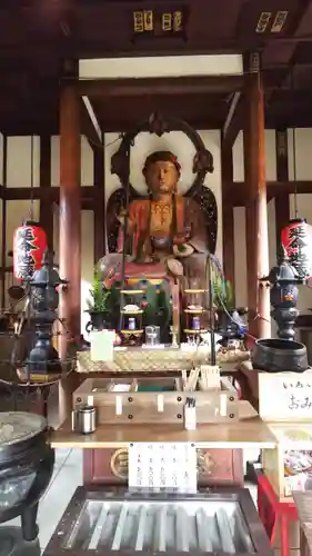 日石寺の本殿・本堂