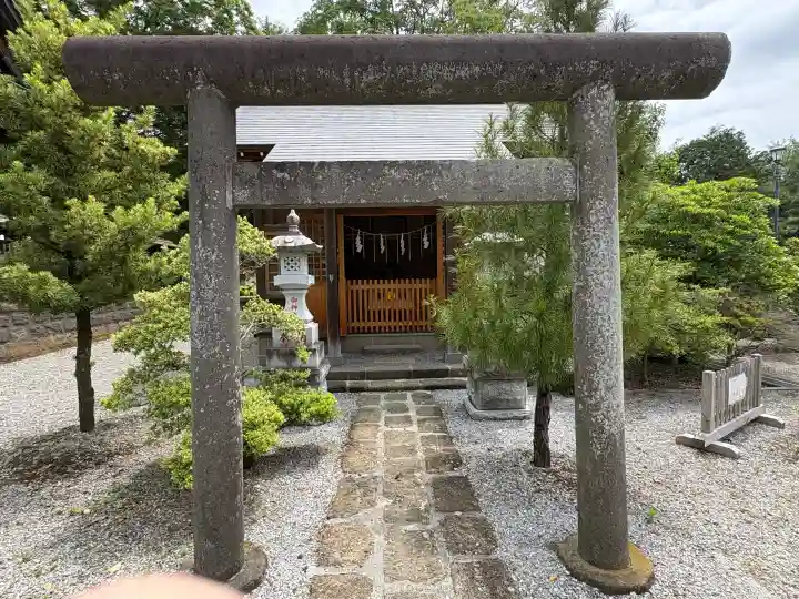 神明宮の{uncategorized: "未分類", other: "その他", undefined: "問題あり", building: "その他建物", grave: "お墓", sacred_gate: "鳥居", guardian: "狛犬", statue: "像", buddha: "仏像", history: "歴史", nature: "自然", garden: "庭園", animal: "動物", pagoda: "塔", temizu: "手水舎", mountain_gate: "山門・神門", sanctuary: "本殿・本堂", subordinate: "末社・摂社", art: "芸術", scenery: "景色", jizo: "地蔵", ema: "絵馬", goshuin: "御朱印", omikuji: "おみくじ", items: "授与品その他", amulet: "お守り", goshuincho: "御朱印帳", eats: "食事", festival: "お祭り", votive_dance: "神楽", shichigosan: "七五三参", wedding: "結婚式", experience: "体験その他", initially: "初詣", around: "周辺", anti_infection: "感染症対策"}