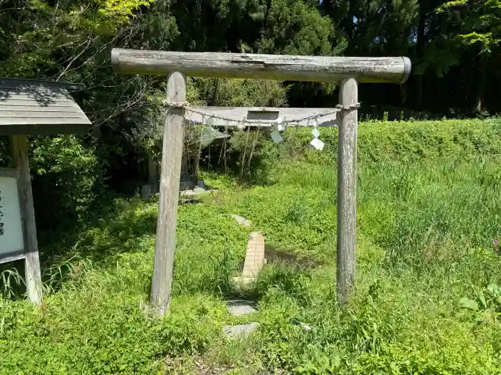 幣立神宮の{uncategorized: "未分類", other: "その他", undefined: "問題あり", building: "その他建物", grave: "お墓", sacred_gate: "鳥居", guardian: "狛犬", statue: "像", buddha: "仏像", history: "歴史", nature: "自然", garden: "庭園", animal: "動物", pagoda: "塔", temizu: "手水舎", mountain_gate: "山門・神門", sanctuary: "本殿・本堂", subordinate: "末社・摂社", art: "芸術", scenery: "景色", jizo: "地蔵", ema: "絵馬", goshuin: "御朱印", omikuji: "おみくじ", items: "授与品その他", amulet: "お守り", goshuincho: "御朱印帳", eats: "食事", festival: "お祭り", votive_dance: "神楽", shichigosan: "七五三参", wedding: "結婚式", experience: "体験その他", initially: "初詣", around: "周辺", anti_infection: "感染症対策"}