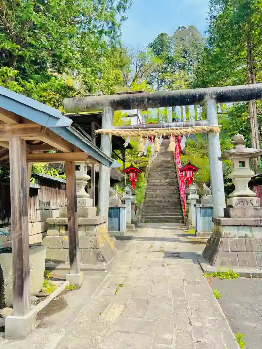 呑香稲荷神社の{uncategorized: "未分類", other: "その他", undefined: "問題あり", building: "その他建物", grave: "お墓", sacred_gate: "鳥居", guardian: "狛犬", statue: "像", buddha: "仏像", history: "歴史", nature: "自然", garden: "庭園", animal: "動物", pagoda: "塔", temizu: "手水舎", mountain_gate: "山門・神門", sanctuary: "本殿・本堂", subordinate: "末社・摂社", art: "芸術", scenery: "景色", jizo: "地蔵", ema: "絵馬", goshuin: "御朱印", omikuji: "おみくじ", items: "授与品その他", amulet: "お守り", goshuincho: "御朱印帳", eats: "食事", festival: "お祭り", votive_dance: "神楽", shichigosan: "七五三参", wedding: "結婚式", experience: "体験その他", initially: "初詣", around: "周辺", anti_infection: "感染症対策"}