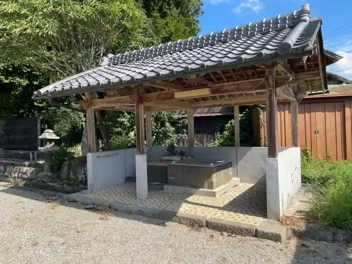 春日神社の{uncategorized: "未分類", other: "その他", undefined: "問題あり", building: "その他建物", grave: "お墓", sacred_gate: "鳥居", guardian: "狛犬", statue: "像", buddha: "仏像", history: "歴史", nature: "自然", garden: "庭園", animal: "動物", pagoda: "塔", temizu: "手水舎", mountain_gate: "山門・神門", sanctuary: "本殿・本堂", subordinate: "末社・摂社", art: "芸術", scenery: "景色", jizo: "地蔵", ema: "絵馬", goshuin: "御朱印", omikuji: "おみくじ", items: "授与品その他", amulet: "お守り", goshuincho: "御朱印帳", eats: "食事", festival: "お祭り", votive_dance: "神楽", shichigosan: "七五三参", wedding: "結婚式", experience: "体験その他", initially: "初詣", around: "周辺", anti_infection: "感染症対策"}