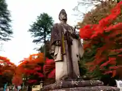 南湖神社の像