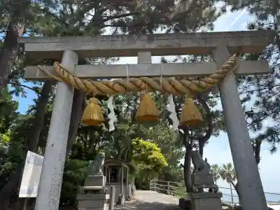日間賀神社の{uncategorized: "未分類", other: "その他", undefined: "問題あり", building: "その他建物", grave: "お墓", sacred_gate: "鳥居", guardian: "狛犬", statue: "像", buddha: "仏像", history: "歴史", nature: "自然", garden: "庭園", animal: "動物", pagoda: "塔", temizu: "手水舎", mountain_gate: "山門・神門", sanctuary: "本殿・本堂", subordinate: "末社・摂社", art: "芸術", scenery: "景色", jizo: "地蔵", ema: "絵馬", goshuin: "御朱印", omikuji: "おみくじ", items: "授与品その他", amulet: "お守り", goshuincho: "御朱印帳", eats: "食事", festival: "お祭り", votive_dance: "神楽", shichigosan: "七五三参", wedding: "結婚式", experience: "体験その他", initially: "初詣", around: "周辺", anti_infection: "感染症対策"}