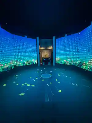 琉璃殿プロジェクションマッピング　銀杏新緑