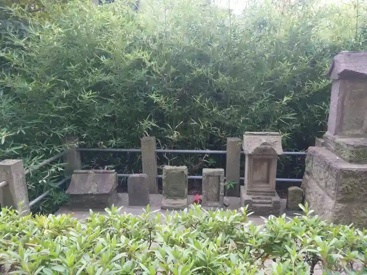 柴又八幡神社の{uncategorized: "未分類", other: "その他", undefined: "問題あり", building: "その他建物", grave: "お墓", sacred_gate: "鳥居", guardian: "狛犬", statue: "像", buddha: "仏像", history: "歴史", nature: "自然", garden: "庭園", animal: "動物", pagoda: "塔", temizu: "手水舎", mountain_gate: "山門・神門", sanctuary: "本殿・本堂", subordinate: "末社・摂社", art: "芸術", scenery: "景色", jizo: "地蔵", ema: "絵馬", goshuin: "御朱印", omikuji: "おみくじ", items: "授与品その他", amulet: "お守り", goshuincho: "御朱印帳", eats: "食事", festival: "お祭り", votive_dance: "神楽", shichigosan: "七五三参", wedding: "結婚式", experience: "体験その他", initially: "初詣", around: "周辺", anti_infection: "感染症対策"}