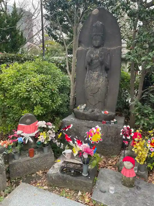 西向聖観世音菩薩の{uncategorized: "未分類", other: "その他", undefined: "問題あり", building: "その他建物", grave: "お墓", sacred_gate: "鳥居", guardian: "狛犬", statue: "像", buddha: "仏像", history: "歴史", nature: "自然", garden: "庭園", animal: "動物", pagoda: "塔", temizu: "手水舎", mountain_gate: "山門・神門", sanctuary: "本殿・本堂", subordinate: "末社・摂社", art: "芸術", scenery: "景色", jizo: "地蔵", ema: "絵馬", goshuin: "御朱印", omikuji: "おみくじ", items: "授与品その他", amulet: "お守り", goshuincho: "御朱印帳", eats: "食事", festival: "お祭り", votive_dance: "神楽", shichigosan: "七五三参", wedding: "結婚式", experience: "体験その他", initially: "初詣", around: "周辺", anti_infection: "感染症対策"}