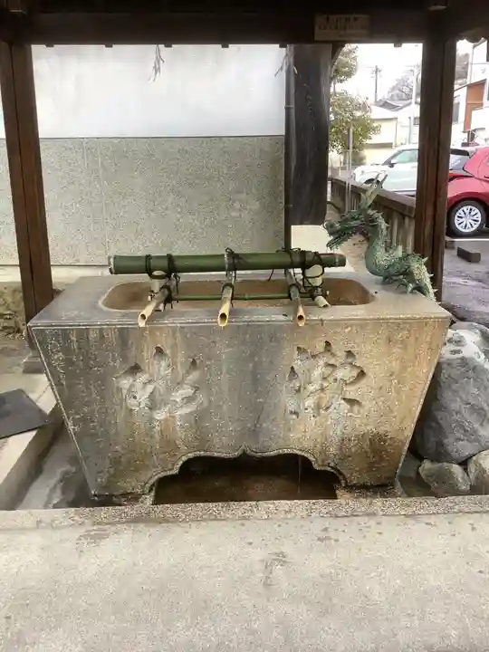 新羅神社の手水舎