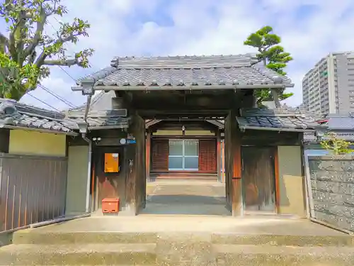 宝田寺の山門