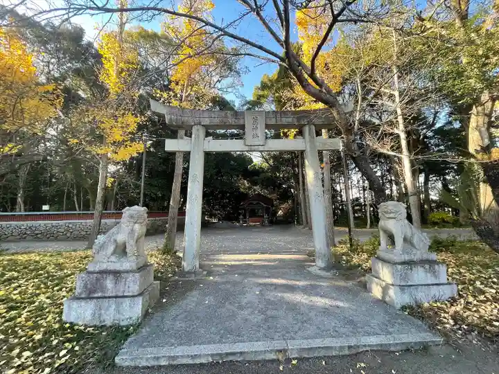 薦神社の鳥居