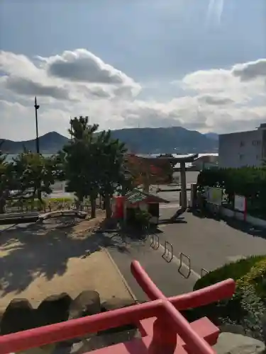 赤間神宮の{uncategorized: "未分類", other: "その他", undefined: "問題あり", building: "その他建物", grave: "お墓", sacred_gate: "鳥居", guardian: "狛犬", statue: "像", buddha: "仏像", history: "歴史", nature: "自然", garden: "庭園", animal: "動物", pagoda: "塔", temizu: "手水舎", mountain_gate: "山門・神門", sanctuary: "本殿・本堂", subordinate: "末社・摂社", art: "芸術", scenery: "景色", jizo: "地蔵", ema: "絵馬", goshuin: "御朱印", omikuji: "おみくじ", items: "授与品その他", amulet: "お守り", goshuincho: "御朱印帳", eats: "食事", festival: "お祭り", votive_dance: "神楽", shichigosan: "七五三参", wedding: "結婚式", experience: "体験その他", initially: "初詣", around: "周辺", anti_infection: "感染症対策"}