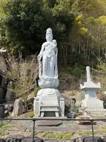 谷ヶ堂最福寺（延朗堂)の{uncategorized: "未分類", other: "その他", undefined: "問題あり", building: "その他建物", grave: "お墓", sacred_gate: "鳥居", guardian: "狛犬", statue: "像", buddha: "仏像", history: "歴史", nature: "自然", garden: "庭園", animal: "動物", pagoda: "塔", temizu: "手水舎", mountain_gate: "山門・神門", sanctuary: "本殿・本堂", subordinate: "末社・摂社", art: "芸術", scenery: "景色", jizo: "地蔵", ema: "絵馬", goshuin: "御朱印", omikuji: "おみくじ", items: "授与品その他", amulet: "お守り", goshuincho: "御朱印帳", eats: "食事", festival: "お祭り", votive_dance: "神楽", shichigosan: "七五三参", wedding: "結婚式", experience: "体験その他", initially: "初詣", around: "周辺", anti_infection: "感染症対策"}