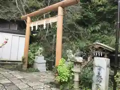 銭洗弁財天宇賀福神社の鳥居