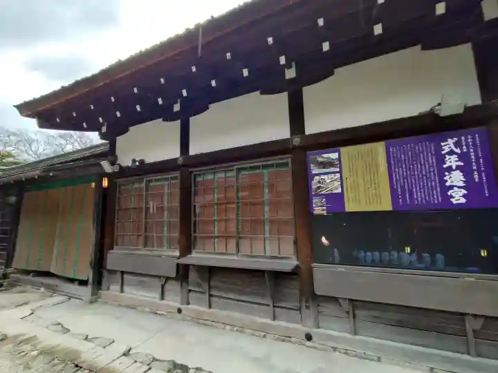 賀茂御祖神社(下鴨神社)の{uncategorized: "未分類", other: "その他", undefined: "問題あり", building: "その他建物", grave: "お墓", sacred_gate: "鳥居", guardian: "狛犬", statue: "像", buddha: "仏像", history: "歴史", nature: "自然", garden: "庭園", animal: "動物", pagoda: "塔", temizu: "手水舎", mountain_gate: "山門・神門", sanctuary: "本殿・本堂", subordinate: "末社・摂社", art: "芸術", scenery: "景色", jizo: "地蔵", ema: "絵馬", goshuin: "御朱印", omikuji: "おみくじ", items: "授与品その他", amulet: "お守り", goshuincho: "御朱印帳", eats: "食事", festival: "お祭り", votive_dance: "神楽", shichigosan: "七五三参", wedding: "結婚式", experience: "体験その他", initially: "初詣", around: "周辺", anti_infection: "感染症対策"}
