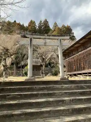 宇都宮神社（作原町）の{uncategorized: "未分類", other: "その他", undefined: "問題あり", building: "その他建物", grave: "お墓", sacred_gate: "鳥居", guardian: "狛犬", statue: "像", buddha: "仏像", history: "歴史", nature: "自然", garden: "庭園", animal: "動物", pagoda: "塔", temizu: "手水舎", mountain_gate: "山門・神門", sanctuary: "本殿・本堂", subordinate: "末社・摂社", art: "芸術", scenery: "景色", jizo: "地蔵", ema: "絵馬", goshuin: "御朱印", omikuji: "おみくじ", items: "授与品その他", amulet: "お守り", goshuincho: "御朱印帳", eats: "食事", festival: "お祭り", votive_dance: "神楽", shichigosan: "七五三参", wedding: "結婚式", experience: "体験その他", initially: "初詣", around: "周辺", anti_infection: "感染症対策"}